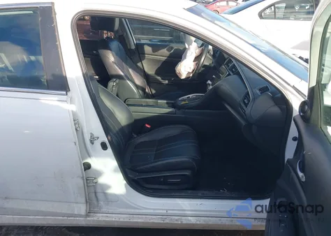 2021 Honda Insight Touring z USA, uszkodzony, nr VIN 19XZE4F98ME005319